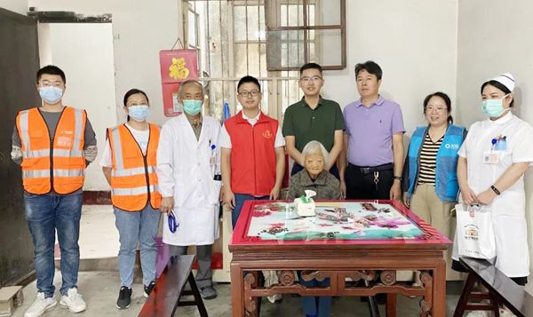 SMART WASP | Double Ninth Festival condolences to centenarians, deep care warms the heart.