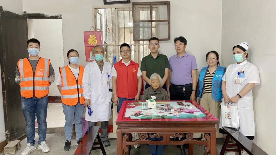 SMART WASP | Double Ninth Festival condolences to centenarians, deep care warms the heart.